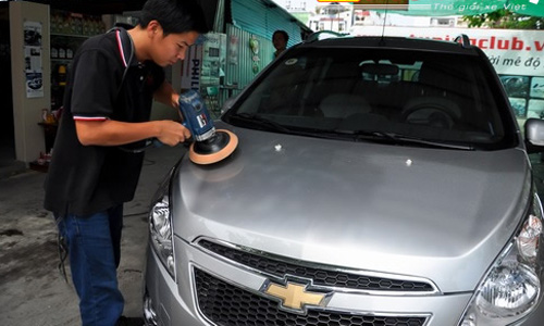 Phủ nano xe hơi bóng loáng không bám bụi